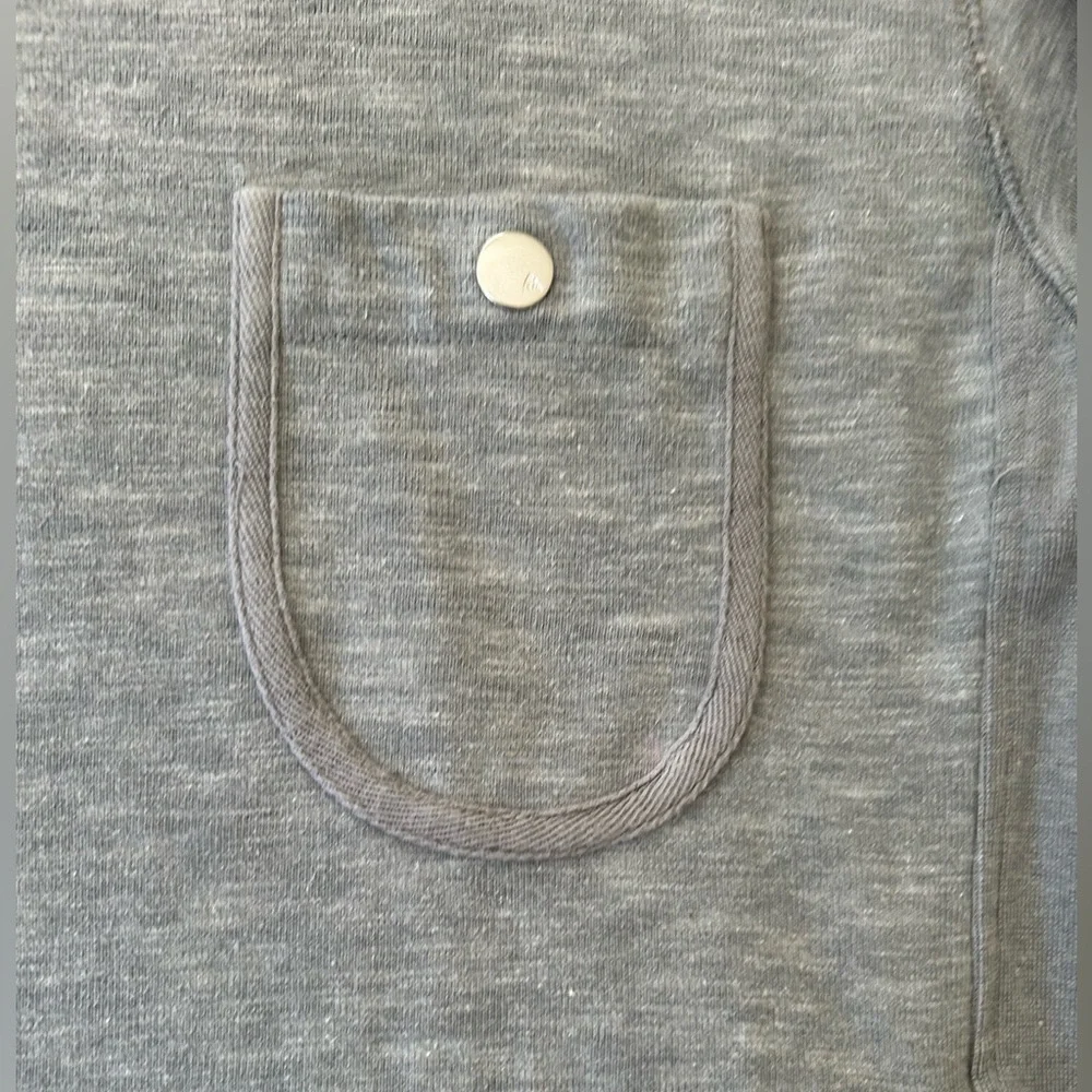 Men’s Burton DryRide sweater. Grey size L. Front zip pockets/ chest pocket. Nice